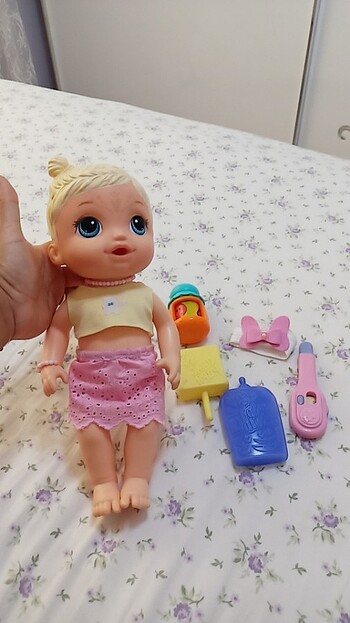 Baby alive altına isiyen bebek