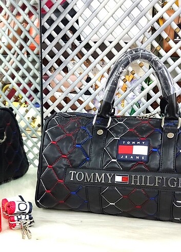 Tommy Hilfiger Şık tasarımıyla göz alıcı çanta 