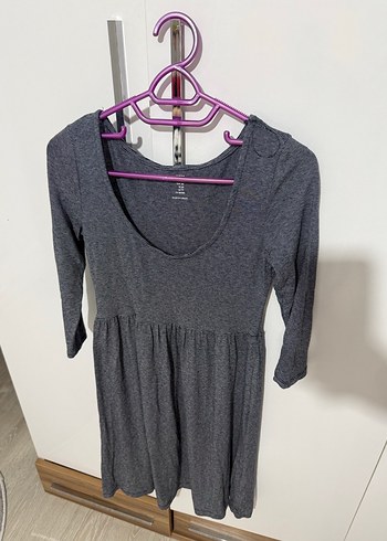 H&M 
Gri V Yaka Midi Hamile Elbisesi - Görsel 4