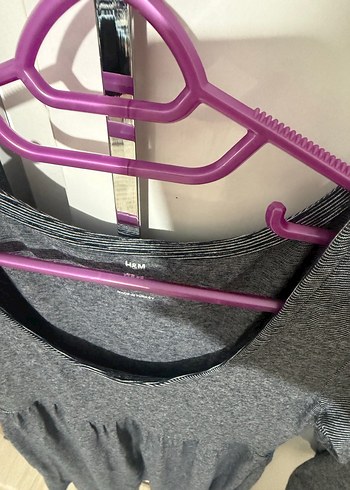 H&M 
Gri V Yaka Midi Hamile Elbisesi - Görsel 3