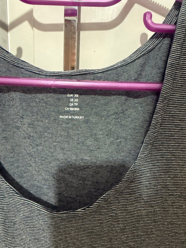 H&M 
Gri V Yaka Midi Hamile Elbisesi - Görsel 2