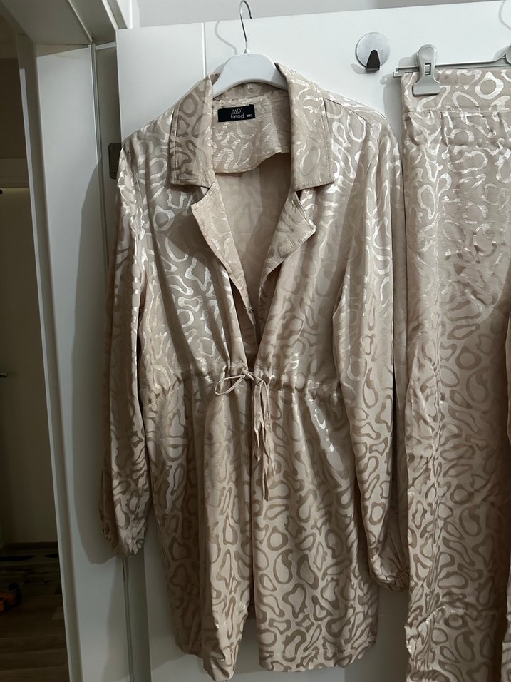 Bej Parlak Yılan Desenli Kadın Takım - Görsel 2