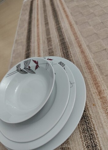 Güral Porselen Güral porselen yemek takımı. Yeni az kullanıldı