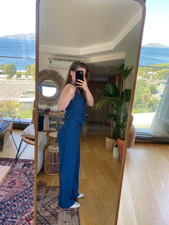 Düğmeli Mavi V Yakalı Takım - Görsel 2