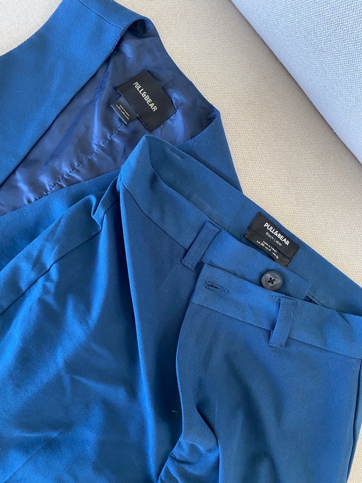 Düğmeli Mavi V Yakalı Takım - Görsel 5