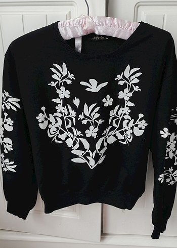 Siyah Nakışlı Uzun Kollu Kadın Sweatshirt
