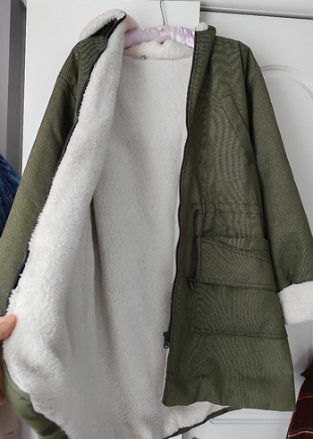 Bershka Uzun Kesim Yeşil Fermuarlı Kadın Mont