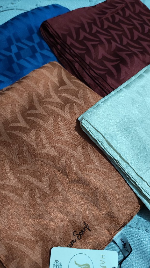 Kadın desenli eşarp - Görsel 3