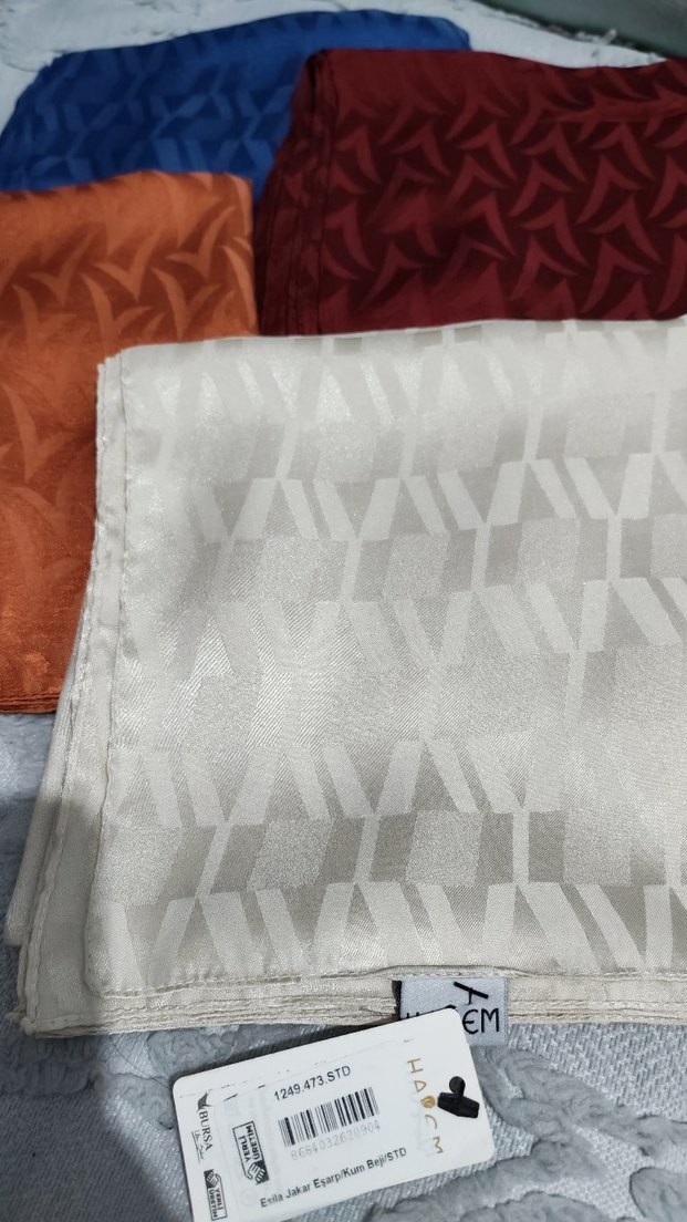 Kadın desenli eşarp - Görsel 2