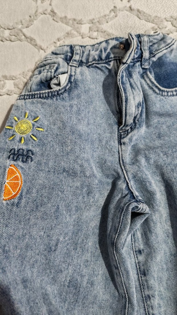 Nakışlı Düğmeli Kız Kot Pantolon - Görsel 2