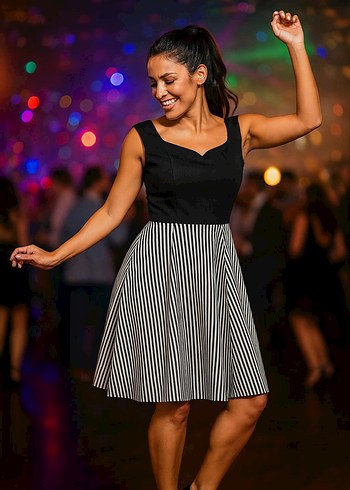 Çizgili Pilili Midi Kokteyl Elbisesi - Görsel 2