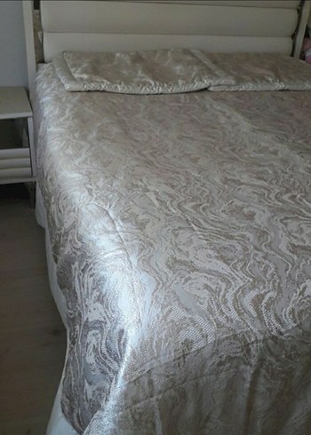 altın Desenli Beyaz Yatak Örtüsü - Görsel 4