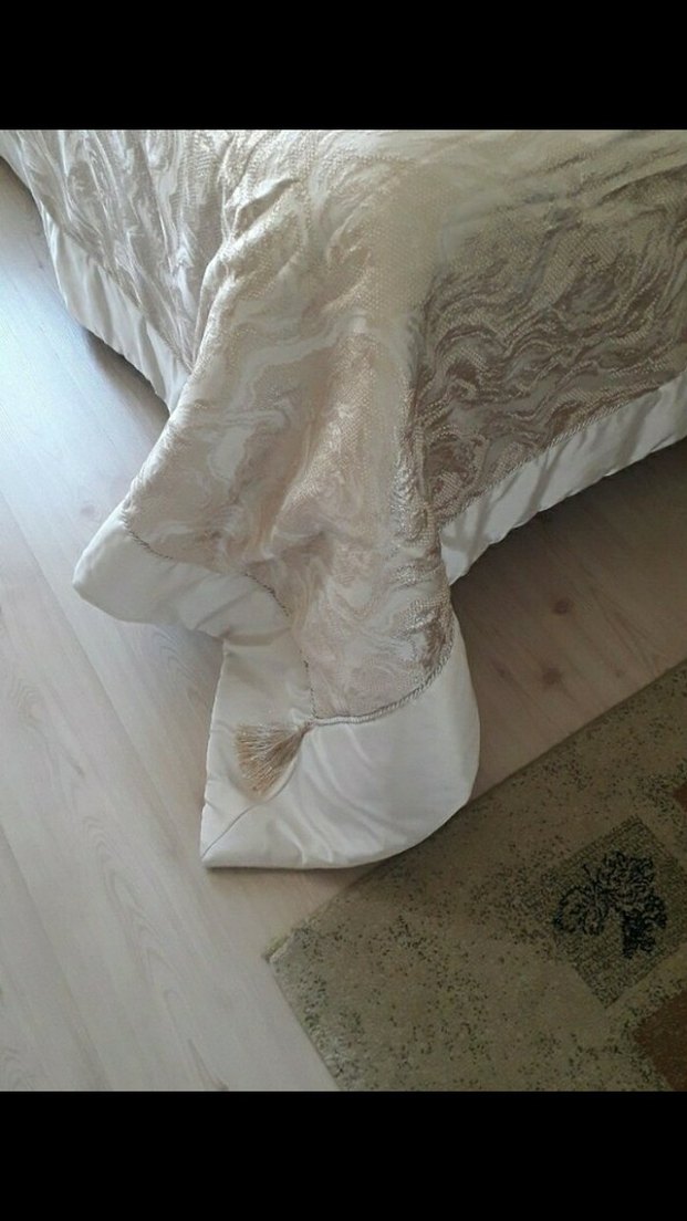 altın Desenli Beyaz Yatak Örtüsü - Görsel 3