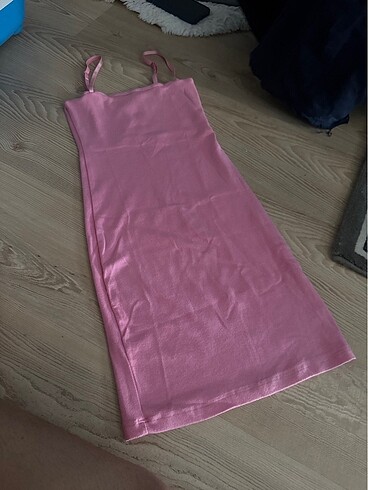 Pembe kısa elbise