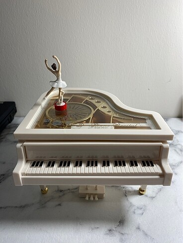 Balerinli Piyano