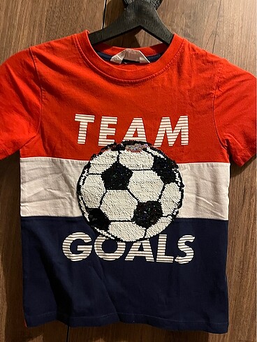 H&M erkek çocuk payetli tshirt 6-8 yaş