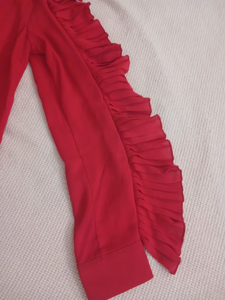 Kırmızı Fırfırlı V Yakalı Uzun Kollu Bluz - Görsel 5
