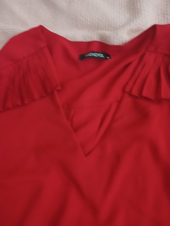 Kırmızı Fırfırlı V Yakalı Uzun Kollu Bluz - Görsel 2