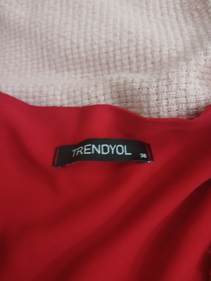 Kırmızı Fırfırlı V Yakalı Uzun Kollu Bluz - Görsel 3