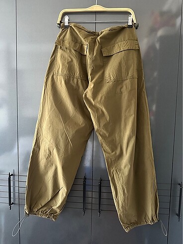 Bershka Paraşüt Yeşil Pantolon