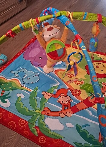 Beden Tiny Love oyun halısı ve Fisher Price yastık