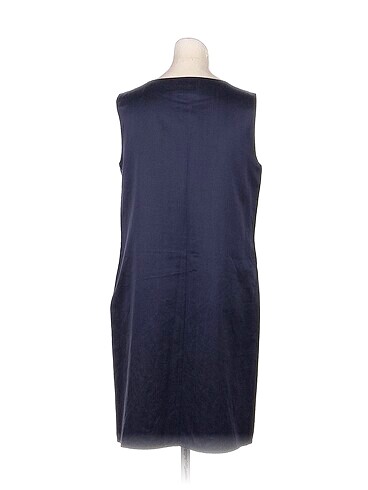 m Beden PreLoved Kısa Elbise %70 İndirimli.