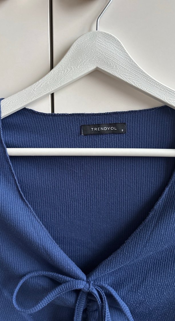 V Yaka Bağcıklı Lacivert Triko Bluz - Görsel 2