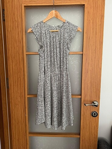 H&M markalı elbise
