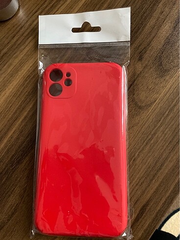 Kırmızı telefon kılıfı