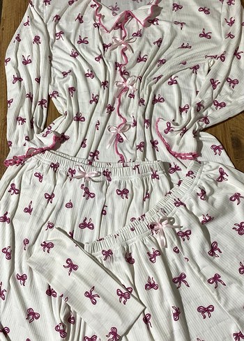 Nakışlı Beyaz Mini Kadın Pijama Takımı - Görsel 3