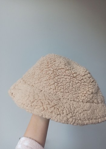 Bej Kadın Peluş Şapka