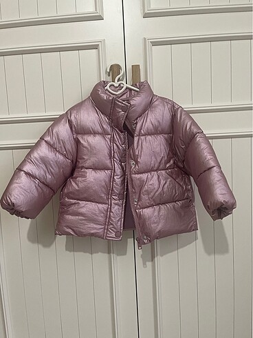 Zara Mont