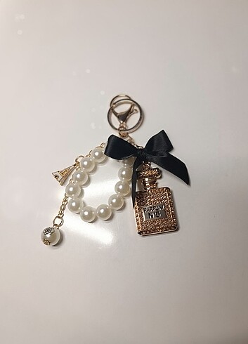  Beden siyah Renk PARFUM VE İNCİ DETAYLİ BUYUK CHARM 