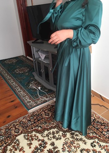 Uzun, Drapeli, Yüksek Yakalı Yeşil Kadın Elbise - Görsel 3