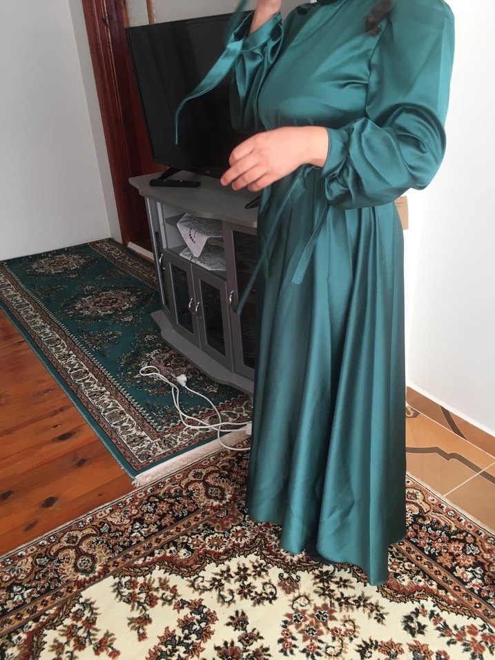 Uzun, Drapeli, Yüksek Yakalı Yeşil Kadın Elbise - Görsel 4