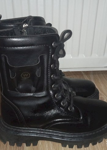 Diğer Siyah Deri Kemerli Stiletto Topuklu Bot