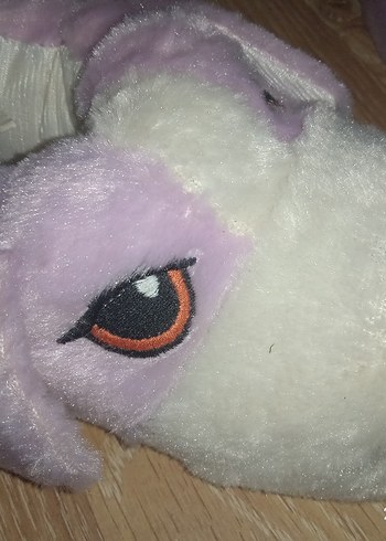 Mor ve beyaz peluş oyuncak