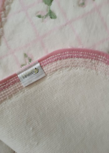 Beden Cassandra marka Nakışlı Pembe Banyo Paspası.Marka temsilidir