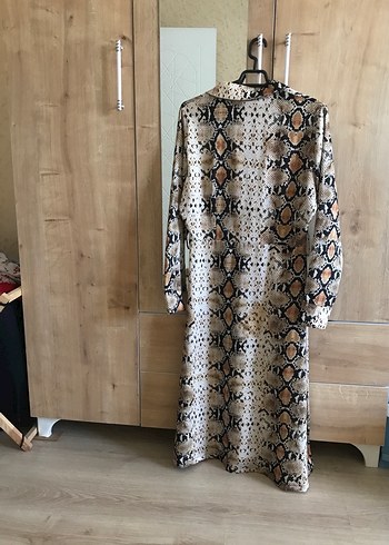 Düğmeli Yılan Desenli Uzun Kadın Elbise - Görsel 5