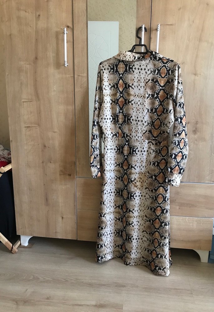 Düğmeli Yılan Desenli Uzun Kadın Elbise - Görsel 5