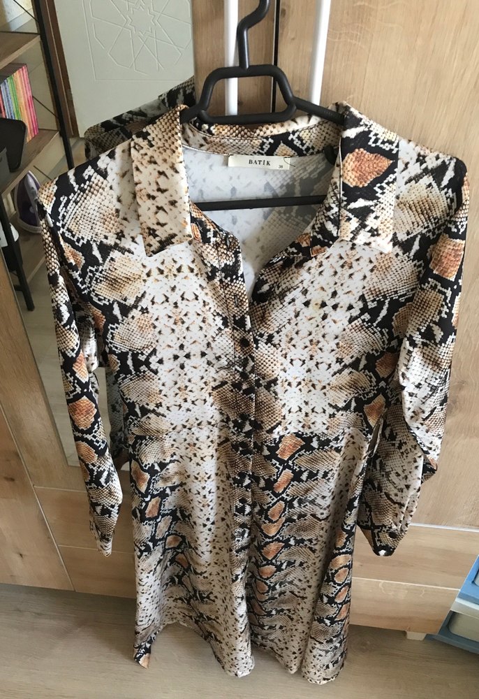 Düğmeli Yılan Desenli Uzun Kadın Elbise - Görsel 3