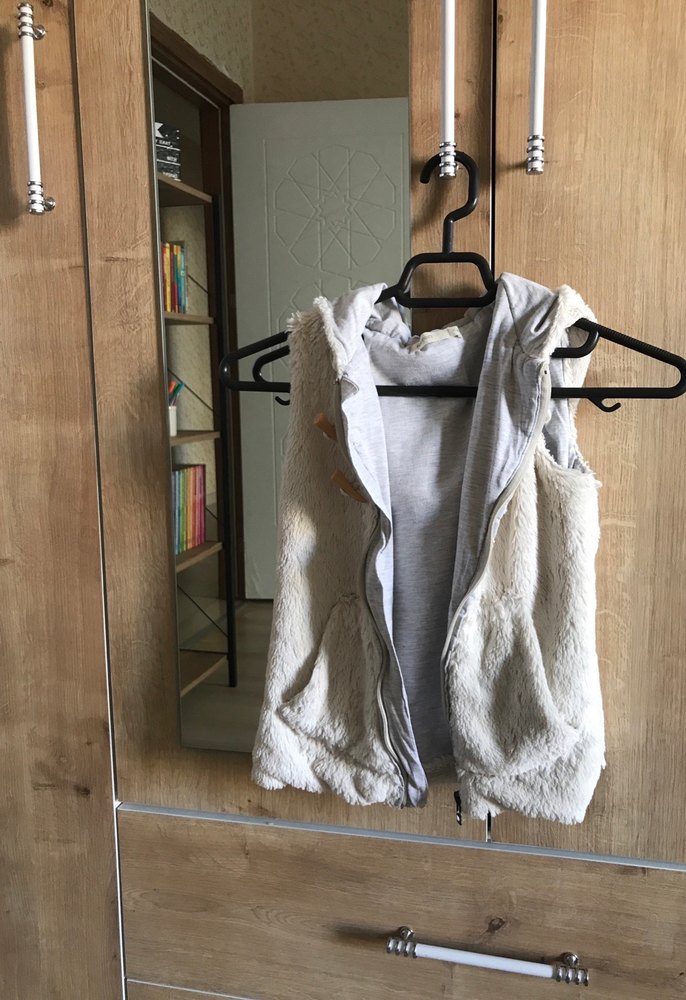 Koton Beyaz Kürklü Kolsuz ünisex Yelek - Görsel 2