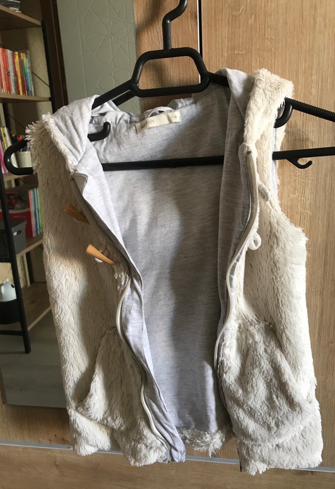 Koton Beyaz Kürklü Kolsuz ünisex Yelek - Görsel 3