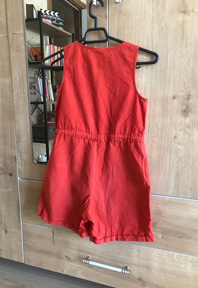 Kız Çocuk Kırmızı Keten Düğmeli Tulum - Görsel 2