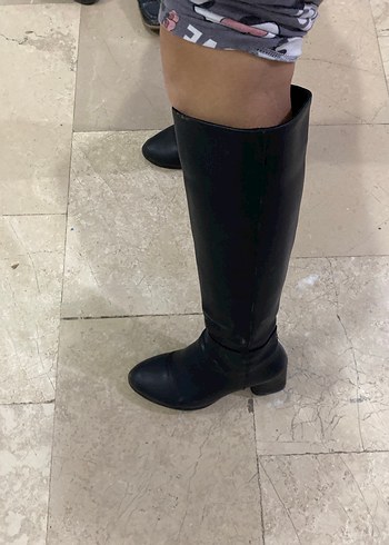 Siyah Tokalı İnce Topuklu Diz Boyu Kadın Çizme - Görsel 3