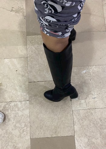 Siyah Tokalı İnce Topuklu Diz Boyu Kadın Çizme - Görsel 2