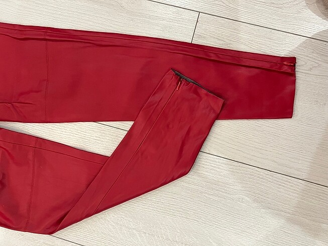 xs Beden kırmızı Renk Zara kırmızı deri kemerli pantolon