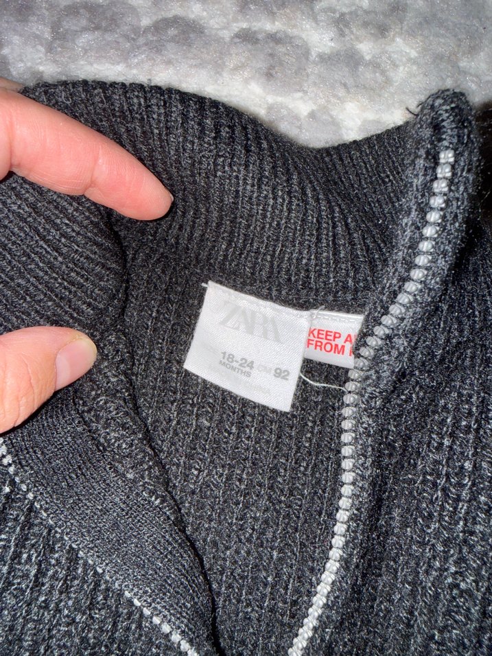 Erkek Çocuk Siyah Yün Fermuarlı Hırka - Görsel 2