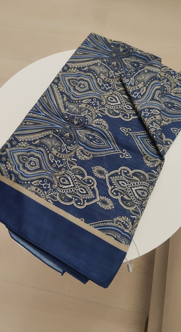 Kadın Mavi Saten Vintage Desenli Fermuarlı Şal - Görsel 2