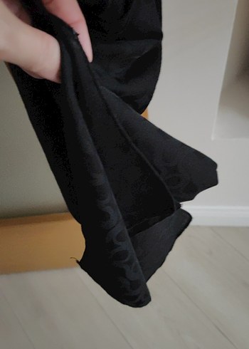 siyah kendinden desenli şal - Görsel 4